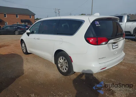 2017 Chrysler Pacifica Touring z USA, uszkodzony, nr VIN 2C4RC1DG8HR676712